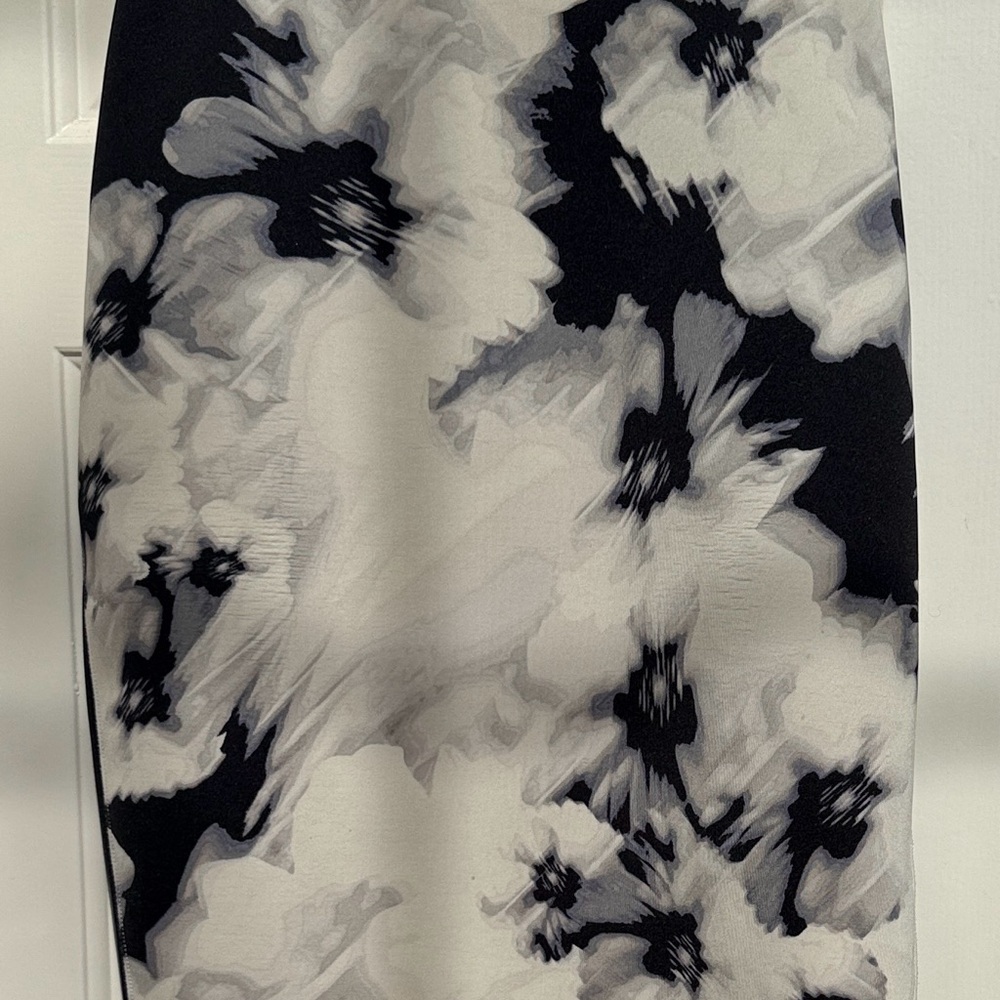 T Tahari Black and White Floral Pencil Skirt